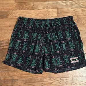 Gecko Hawaii Black and Green Women's Shorts